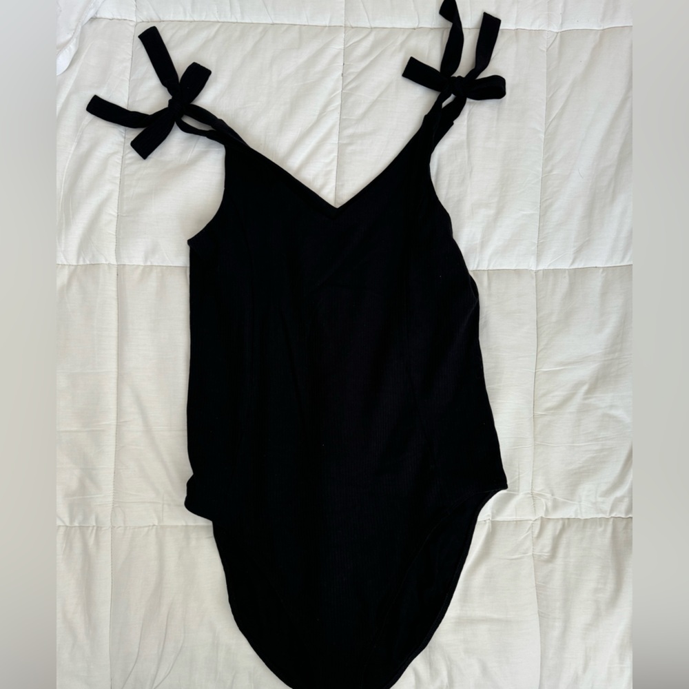 Old navy black bow shoulder bodysuit